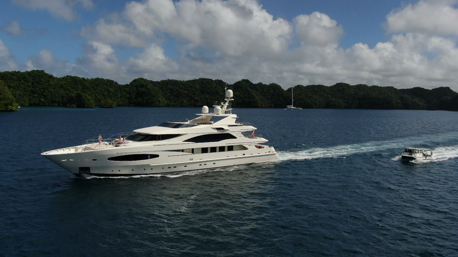 Zenith Solutions superyacht underway in the Palau